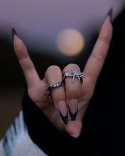 Load image into Gallery viewer, &#39;Widow&#39; Ring